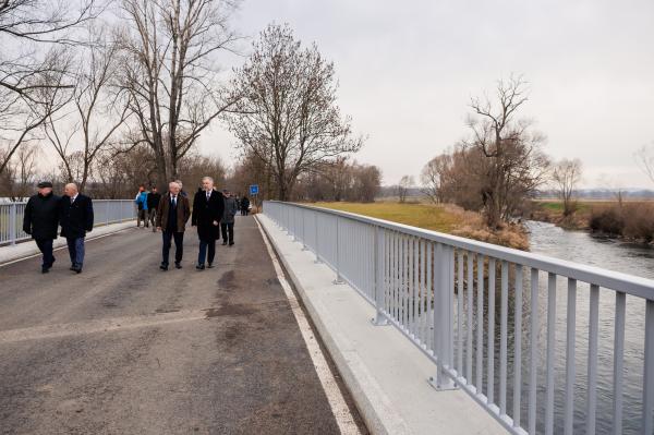 Most w Boboluszkach został odbudowany przy wsparciu Samorządu Województwa Wielkopolskiego- kliknij aby powiększyć