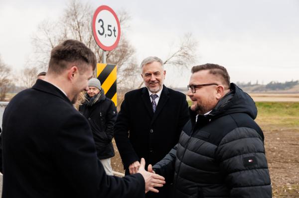 Most w Boboluszkach został odbudowany przy wsparciu Samorządu Województwa Wielkopolskiego- kliknij aby powiększyć