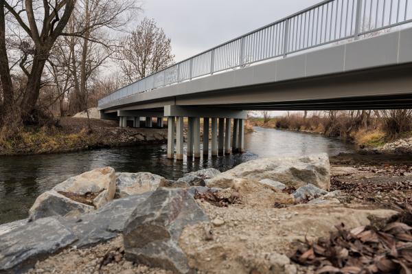 Most w Boboluszkach został odbudowany przy wsparciu Samorządu Województwa Wielkopolskiego- kliknij aby powiększyć