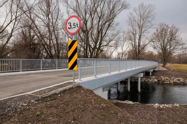 Most w Boboluszkach został odbudowany przy wsparciu Samorządu Województwa Wielkopolskiego- kliknij aby powiększyć