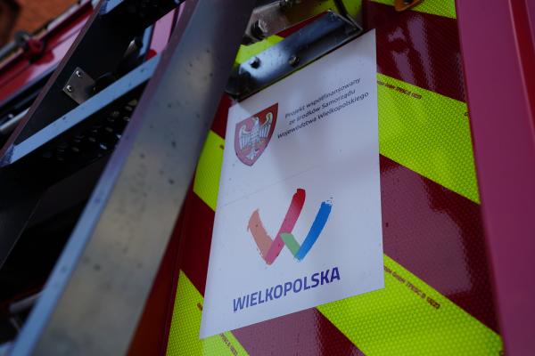 Komenda Wojewódzka Państwowej Straży Pożarnej w Poznaniu zyskała nowy wóz strażacki.

Fot. Martin Halasz- kliknij aby powiększyć