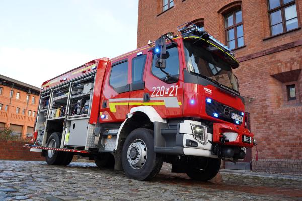 Komenda Wojewódzka Państwowej Straży Pożarnej w Poznaniu zyskała nowy wóz strażacki.

Fot. Martin Halasz- kliknij aby powiększyć