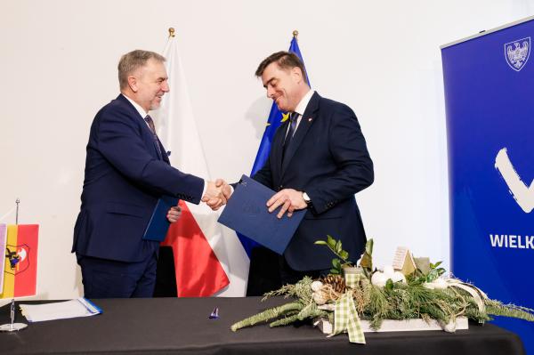 Podpisanie umowy na współprowadzenie Teatru w Lesznie przez Samorząd Województwa Wielkopolskiego i Miasto Leszno- kliknij aby powiększyć