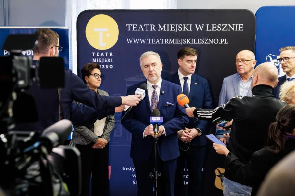 Podpisanie umowy na współprowadzenie Teatru w Lesznie przez Samorząd Województwa Wielkopolskiego i Miasto Leszno- kliknij aby powiększyć