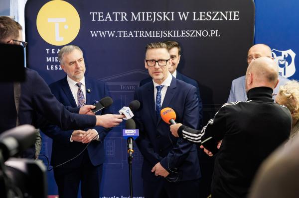 Podpisanie umowy na współprowadzenie Teatru w Lesznie przez Samorząd Województwa Wielkopolskiego i Miasto Leszno- kliknij aby powiększyć