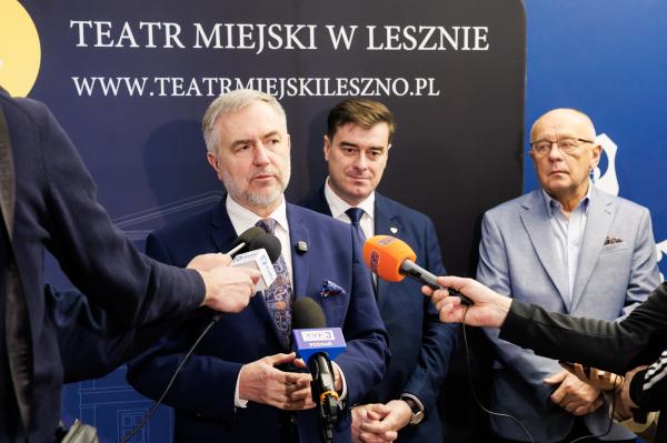 Podpisanie umowy na współprowadzenie Teatru w Lesznie przez Samorząd Województwa Wielkopolskiego i Miasto Leszno- kliknij aby powiększyć