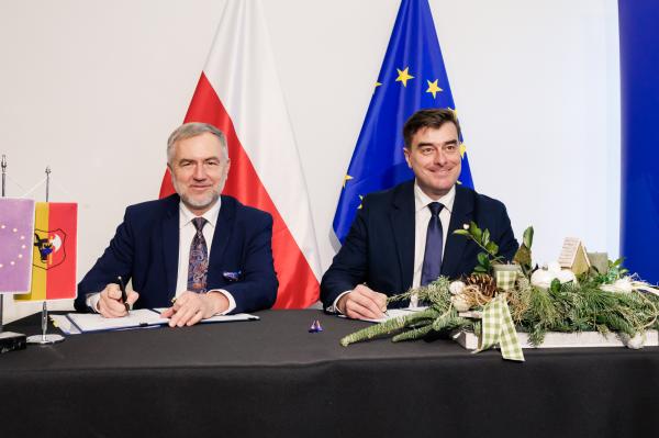 Podpisanie umowy na współprowadzenie Teatru w Lesznie przez Samorząd Województwa Wielkopolskiego i Miasto Leszno- kliknij aby powiększyć