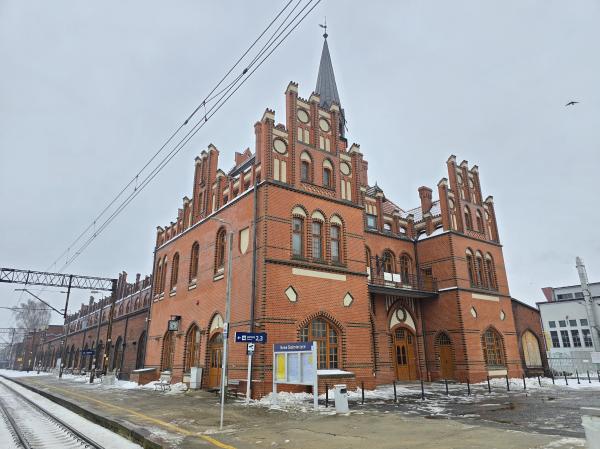 Miliony na rewitalizację neogotyckiego dworca w Nowych Skalmierzycach- kliknij aby powiększyć