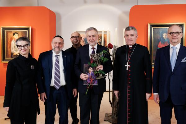 Marszałek Marek Woźniak odebrał nagrodę Menora dialogu- kliknij aby powiększyć