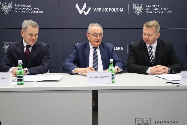 W poniedziałek 26 stycznia doszło do podpisania umowy dotyczącej zrealizowania obwodnicy Kościana- kliknij aby powiększyć