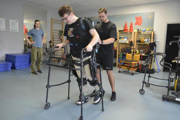 Rehabilitacja dla osób z mózgowym porażeniem dziecięcym- kliknij aby powiększyć