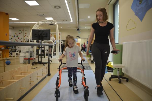 Rehabilitacja dla osób z mózgowym porażeniem dziecięcym- kliknij aby powiększyć