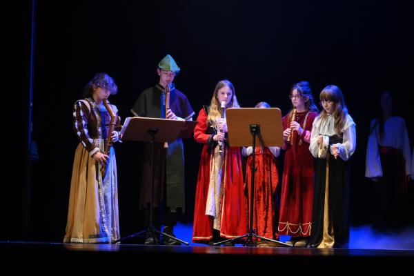 Muzyczna podróż w czasie. Marszałek wręczył nagrody laureatom Festiwalu SCHOLA CANTORUM- kliknij aby powiększyć