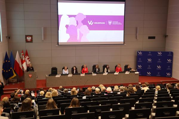 O sile kobiet w działaniach społecznych- kliknij aby powiększyć