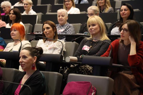 O sile kobiet w działaniach społecznych- kliknij aby powiększyć