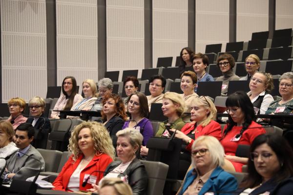 O sile kobiet w działaniach społecznych- kliknij aby powiększyć