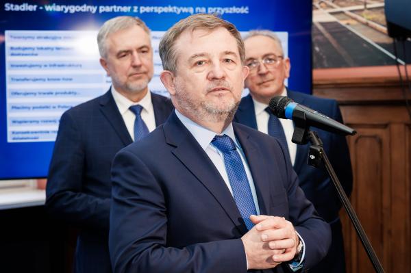 Największy kontrakt w historii regionu podpisany. FLIRT-y pojawią się na wielkopolskich torach - kliknij aby powiększyć