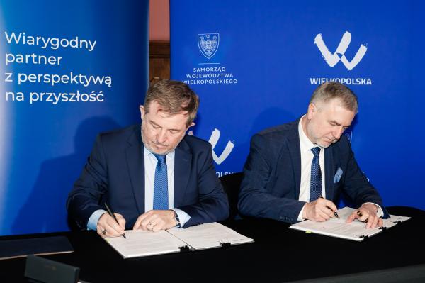 Największy kontrakt w historii regionu podpisany. FLIRT-y pojawią się na wielkopolskich torach - kliknij aby powiększyć