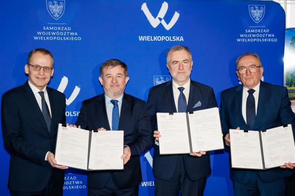 Największy kontrakt w historii regionu podpisany. FLIRT-y pojawią się na wielkopolskich torach - kliknij aby powiększyć