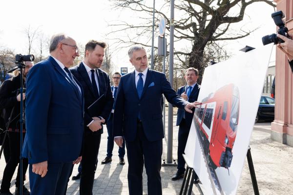 Największy kontrakt w historii regionu podpisany. FLIRT-y pojawią się na wielkopolskich torach - kliknij aby powiększyć