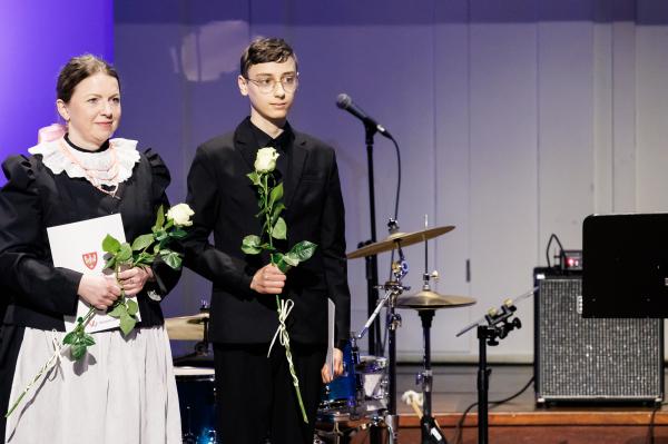 Marszałek wręczył stypendia i nagrody kulturalne- kliknij aby powiększyć