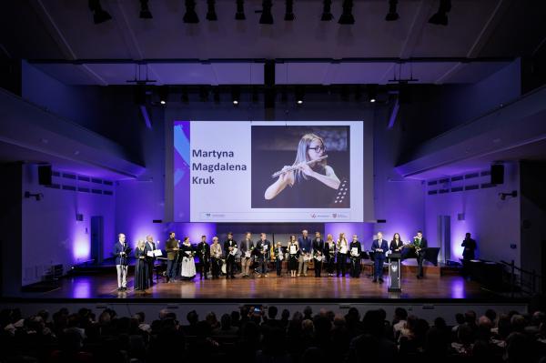 Marszałek wręczył stypendia i nagrody kulturalne- kliknij aby powiększyć