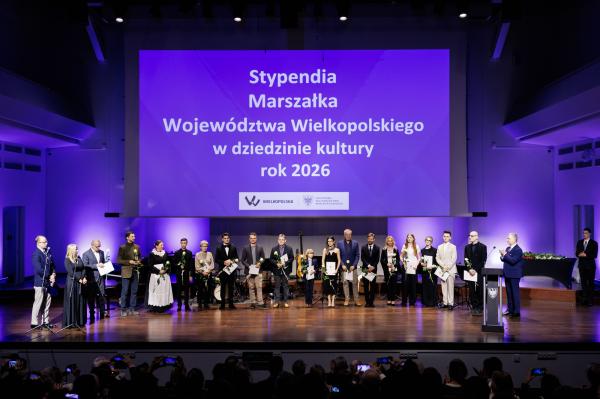 Marszałek wręczył stypendia i nagrody kulturalne- kliknij aby powiększyć
