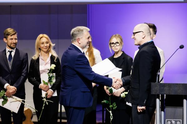 Marszałek wręczył stypendia i nagrody kulturalne- kliknij aby powiększyć