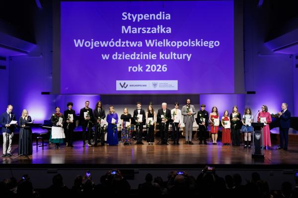 Marszałek wręczył stypendia i nagrody kulturalne- kliknij aby powiększyć