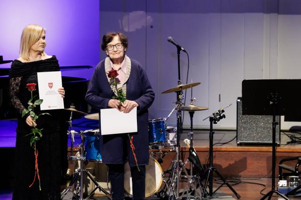 Marszałek wręczył stypendia i nagrody kulturalne- kliknij aby powiększyć