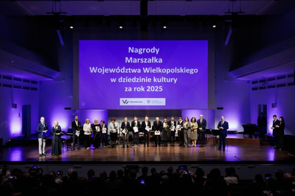 Marszałek wręczył stypendia i nagrody kulturalne- kliknij aby powiększyć