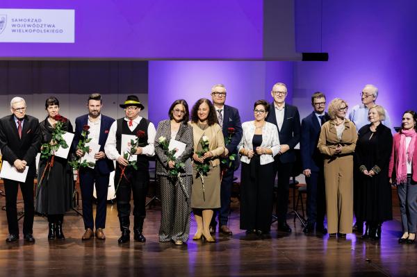 Marszałek wręczył stypendia i nagrody kulturalne- kliknij aby powiększyć