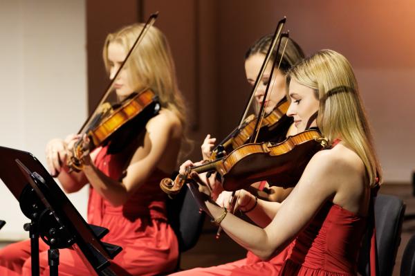 Marszałek wręczył stypendia i nagrody kulturalne- kliknij aby powiększyć