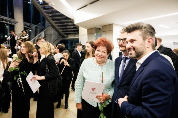 Marszałek wręczył stypendia i nagrody kulturalne- kliknij aby powiększyć