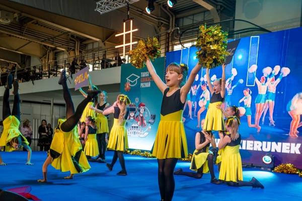 Targi edukacyjne - występ na scenie głównej - kliknij aby powiększyć