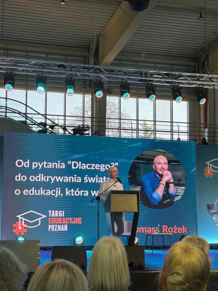 Targi edukacyjne - spotkanie z dr Tomaszem Rożkiem- kliknij aby powiększyć