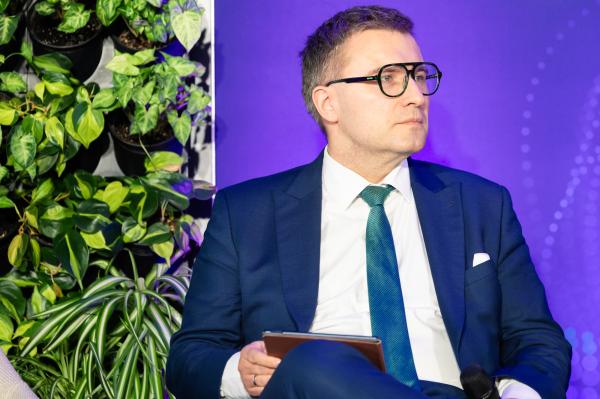 III Szczyt Dolin Wodorowych rozpoczął Jacek Bogusławski, Członek Zarządu Województwa Wielkopolskiego, który zaprosił do dyskusji grono ekspertów- kliknij aby powiększyć