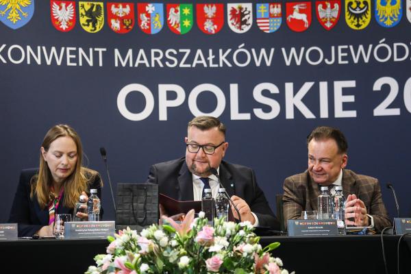 Przemawia Marszałek Szymon Ogłaza.- kliknij aby powiększyć