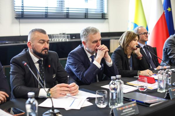 Obrady rozpoczęły się od tematów związanych z unijnym finansowaniem. - kliknij aby powiększyć