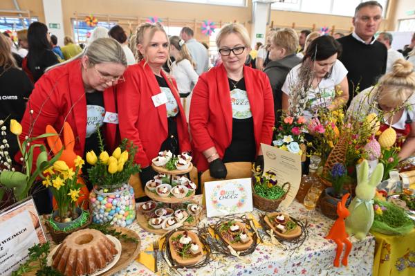 Prezentacja potraw w  konkursie Tarcia Chrzanu w Chrzanie - Wielkopolskie Tradycje Wielkanocne - kliknij aby powiększyć