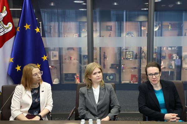 Przedstawicielki Polskiej Agencji Kosmicznej (POLSA) w Urzędzie Marszałkowskim w Poznaniu - kliknij aby powiększyć