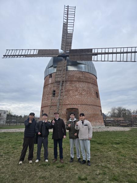 Delegacja południowokoreańskiego regionu Chungcheongnam odwiedziła Wielkopolskę- kliknij aby powiększyć