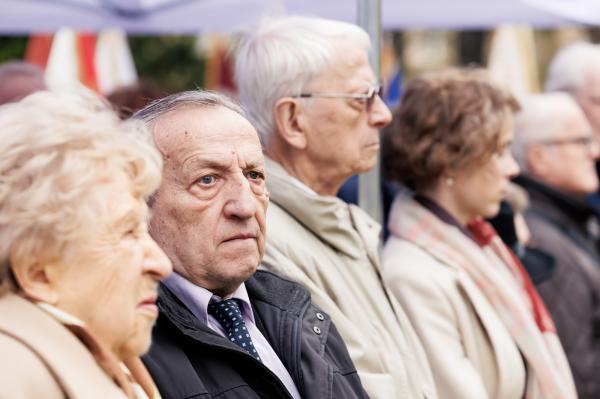 13 kwietnia pod Pomnikiem Ofiar Katynia i Sybiru w Poznaniu spotkały się rodziny pomordowanych na nieludzkiej ziemi oraz przedstawiciele władz samorządowych, parlamentarzyści, kombatanci, przedstawiciele służb mundurowych- kliknij aby powiększyć
