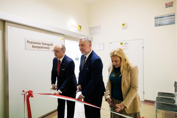 Uroczyści oddania o użytku nowego tomografu w chodzieskim szpitalu- kliknij aby powiększyć
