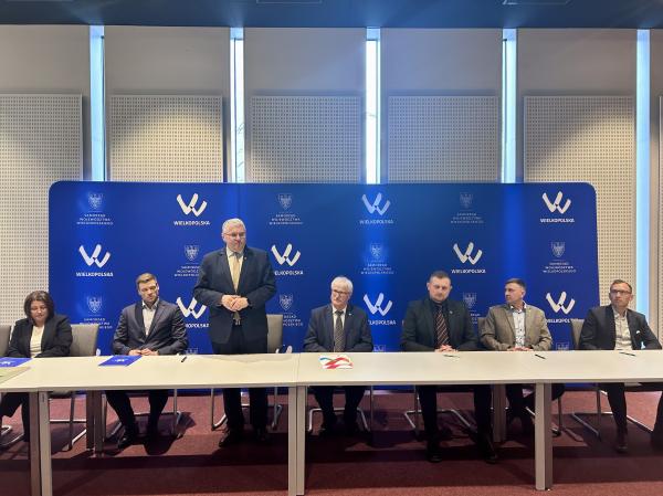 Podczas konferencji w Urzędzie Marszałkowskim w Poznaniu została została podpisana umowa na realizację zadania publicznego z zakresu wspierania pszczół   - kliknij aby powiększyć