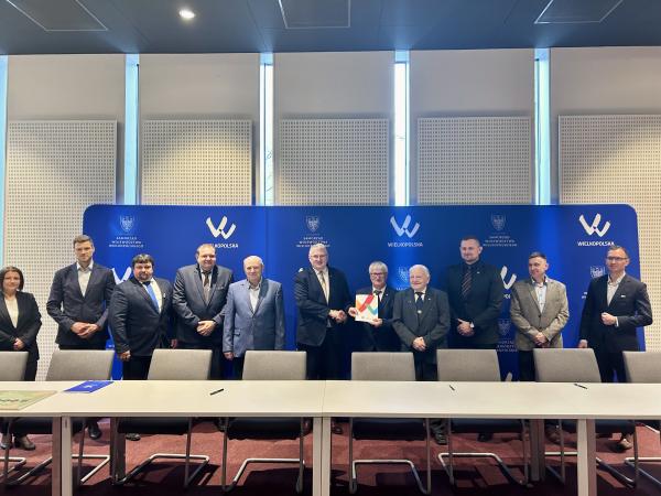 Podczas konferencji w Urzędzie Marszałkowskim została została podpisana umowa na realizację zadania publicznego z zakresu wspierania pszczół   - kliknij aby powiększyć