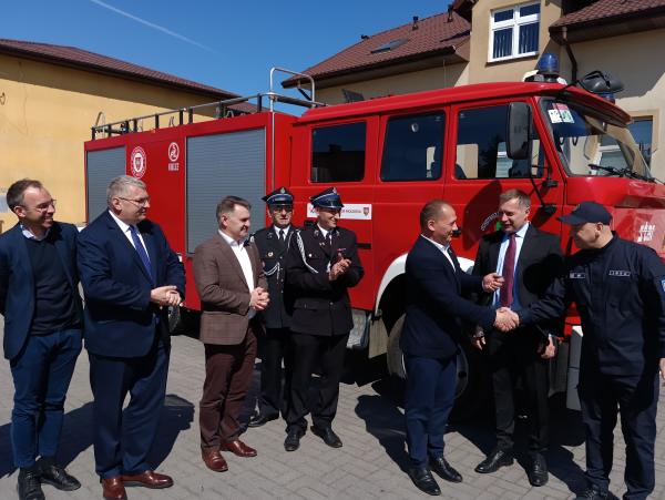 Kolejny samochód pożarniczy z Wielkopolski przekazany do Mołdawii- kliknij aby powiększyć