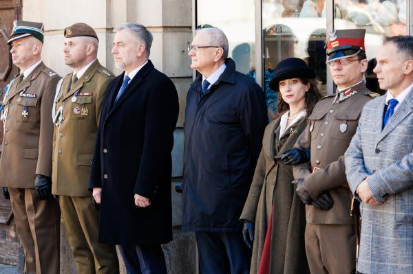 Marszałek Marek Woźniak wziął udział w uroczystościach z okazji Święta 15. Pułku Ułanów Poznańskich.- kliknij aby powiększyć