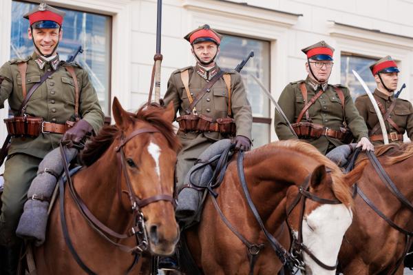 Dni Ułana to jedno z najbardziej widowiskowych wydarzeń historycznych w regionie, które co roku przyciąga miłośników tradycji kawaleryjskich, rekonstrukcji oraz historii wojskowości.- kliknij aby powiększyć