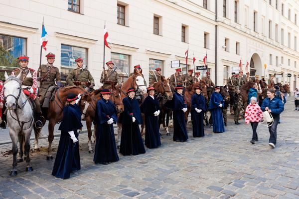 Dni Ułana to jedno z najbardziej widowiskowych wydarzeń historycznych w regionie, które co roku przyciąga miłośników tradycji kawaleryjskich, rekonstrukcji oraz historii wojskowości.- kliknij aby powiększyć